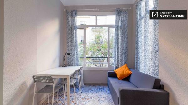 Spacieuse chambre dans un appartement de 6 chambres à l'Eixample, Valence