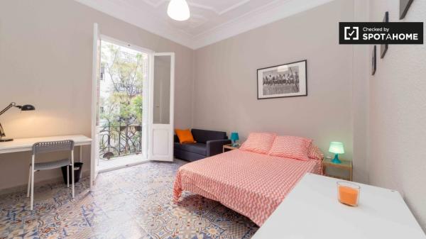 Spacieuse chambre dans un appartement de 6 chambres à l'Eixample, Valence