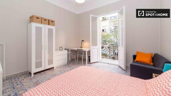 Spacieuse chambre dans un appartement de 6 chambres à l'Eixample, Valence