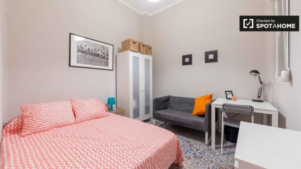 Spacieuse chambre dans un appartement de 6 chambres à l'Eixample, Valence