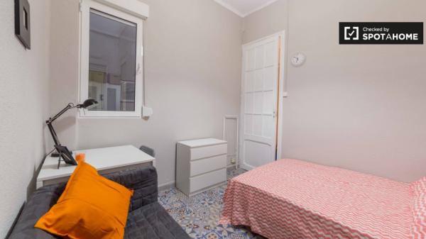 Spacieuse chambre dans un appartement de 6 chambres à l'Eixample, Valence