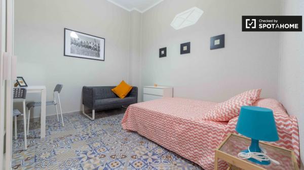 Spacieuse chambre dans un appartement de 6 chambres à l'Eixample, Valence