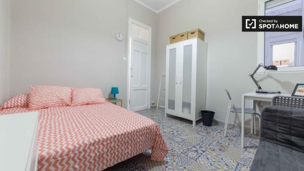 Spacieuse chambre dans un appartement de 6 chambres à l'Eixample, Valence