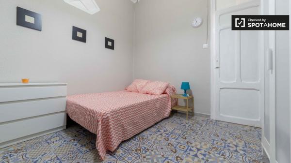 Spacieuse chambre dans un appartement de 6 chambres à l'Eixample, Valence