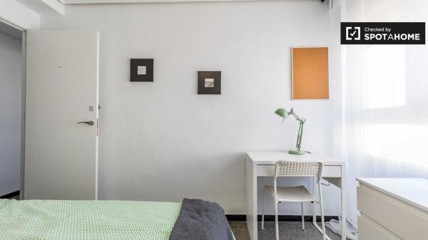 Quarto para alugar em apartamento de 6 quartos em L'Eixample