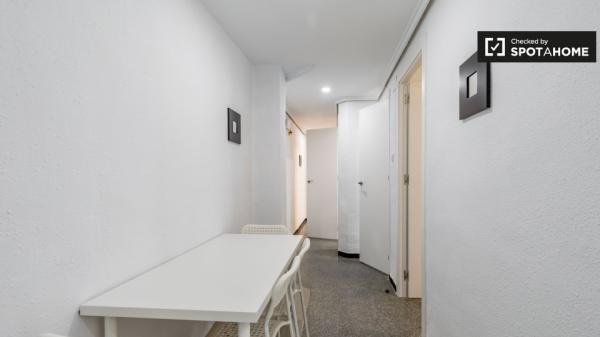 Quarto para alugar em apartamento de 6 quartos em L'Eixample