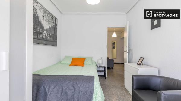 Quarto para alugar em apartamento de 6 quartos em L'Eixample