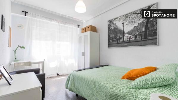 Quarto para alugar em apartamento de 6 quartos em L'Eixample