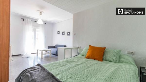 Quarto para alugar em apartamento de 6 quartos em L'Eixample