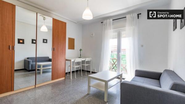 Quarto para alugar em apartamento de 6 quartos em L'Eixample