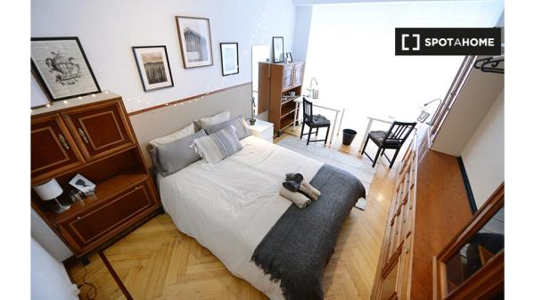 Se alquila habitación en piso de 3 dormitorios en Santutxu, Bilbao