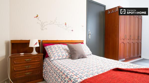 Habitación soleada en apartamento de 4 dormitorios, Bilbao la Vieja, Bilbao