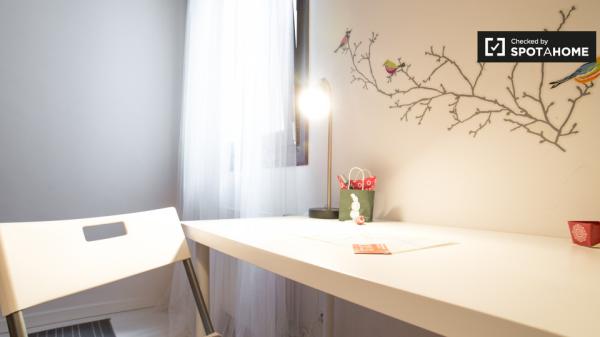 Habitación soleada en apartamento de 4 dormitorios, Bilbao la Vieja, Bilbao