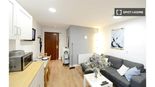 Habitación en piso compartido en Bilbao con balcón privado