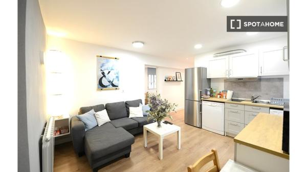 Habitación en piso compartido en Bilbao con balcón privado