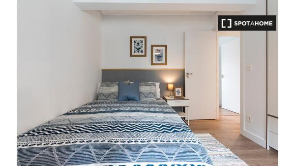 Habitación en piso compartido en Bilbao con balcón privado