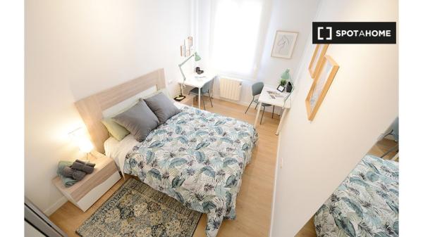 Se alquila habitación en piso de 3 dormitorios en Bilbao