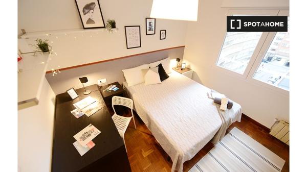 Chambre à louer dans un appartement de 4 chambres à Ametzola, Bilbao