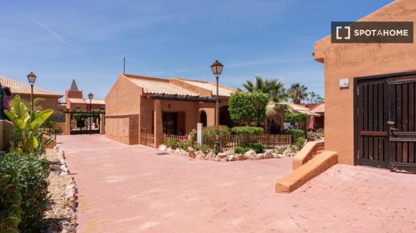 Bungalow de 2 quartos para alugar em Alicante