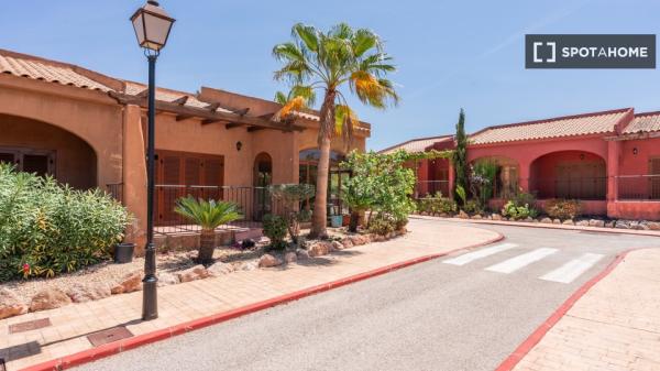 Bungalow de 2 chambres à louer à Alicante