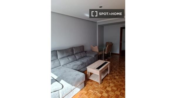 Room for rent in shared apartment in Oviedo