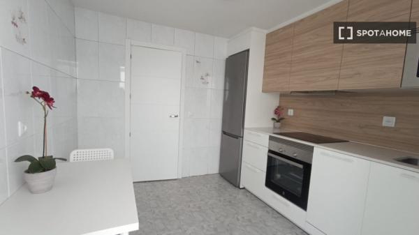 Alugo quarto em apartamento compartilhado em Pamplona