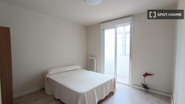 Chambre à louer dans un appartement partagé à Pampelune