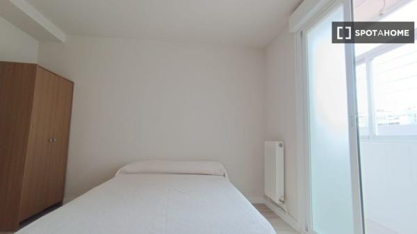 Alugo quarto em apartamento compartilhado em Pamplona