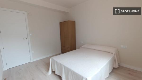 Alugo quarto em apartamento compartilhado em Pamplona