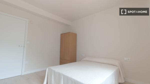 Alugo quarto em apartamento compartilhado em Pamplona