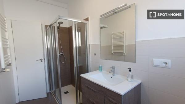 Alugo quarto em apartamento compartilhado em Pamplona