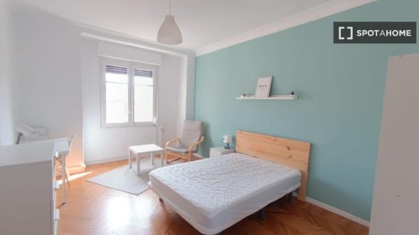 Alugo quarto em apartamento compartilhado em Pamplona