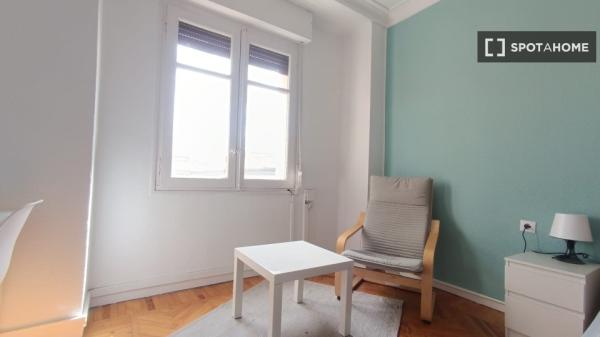 Alugo quarto em apartamento compartilhado em Pamplona