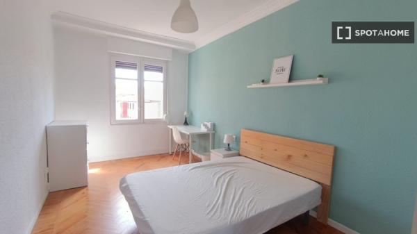 Alugo quarto em apartamento compartilhado em Pamplona