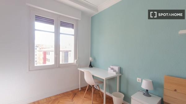 Alugo quarto em apartamento compartilhado em Pamplona