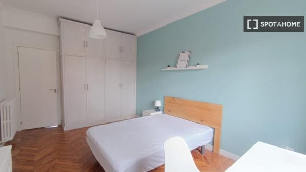 Alugo quarto em apartamento compartilhado em Pamplona