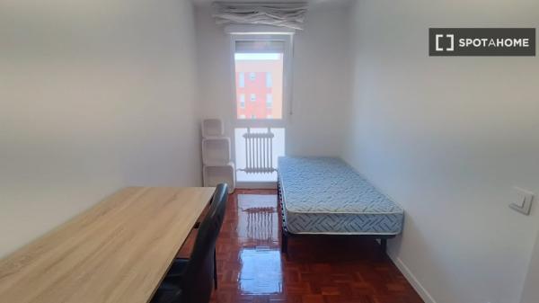 Se alquila habitación en piso compartido en Pamplona