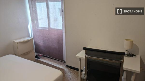 Chambre à louer dans un appartement partagé à Murcie