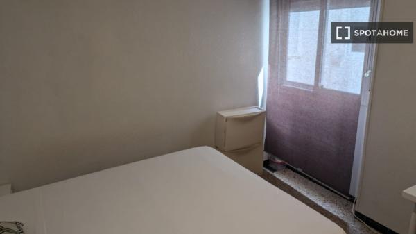 Chambre à louer dans un appartement partagé à Murcie