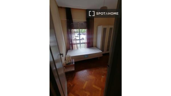 Room for rent in shared apartment in Murcia