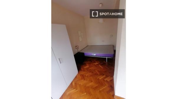 Room for rent in shared apartment in Murcia