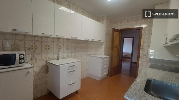 Room for rent in shared apartment in Pamplona