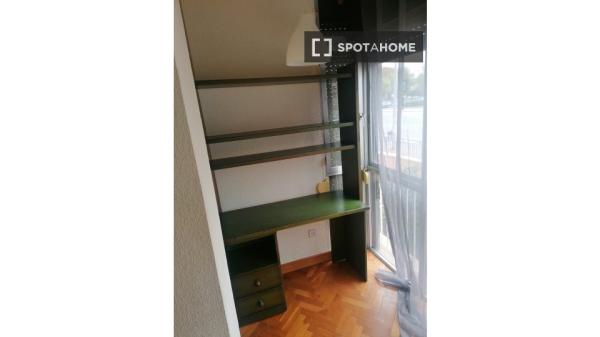 Room for rent in shared apartment in Murcia