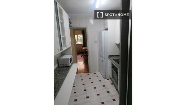 Room for rent in shared apartment in Murcia