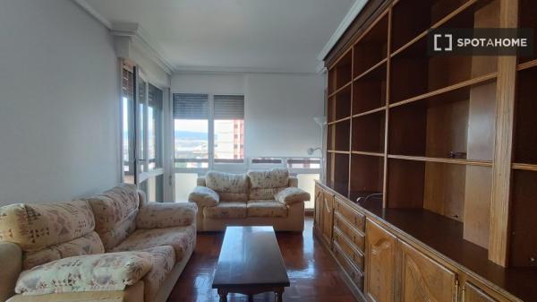 Se alquila habitación en piso compartido en Pamplona