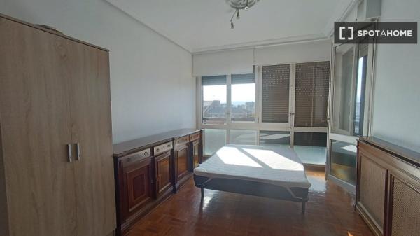 Room for rent in shared apartment in Pamplona