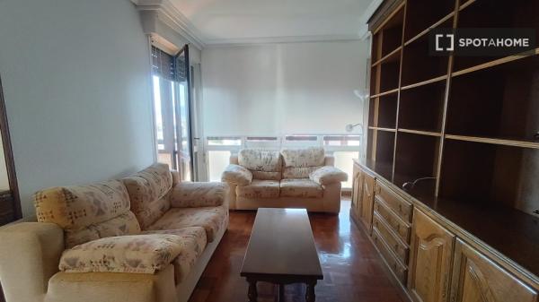 Room for rent in shared apartment in Pamplona