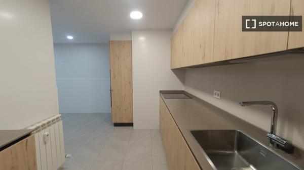 Room for rent in shared apartment in Pamplona