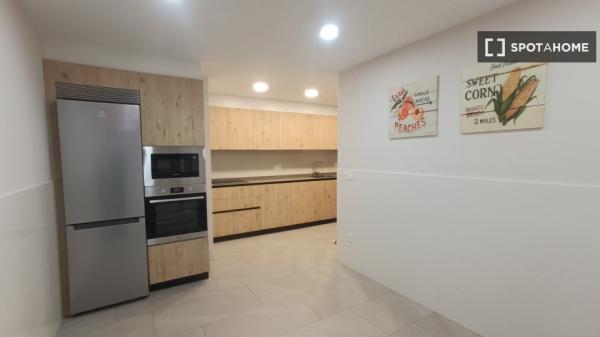 Room for rent in shared apartment in Pamplona