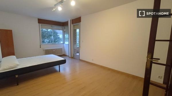 Room for rent in shared apartment in Pamplona